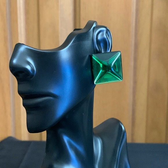 Green square earrings - Picture 2 of 2